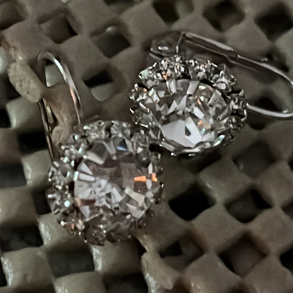 CRYSTALS🐝🐝DROP EARRINGS - Picture 4 of 10